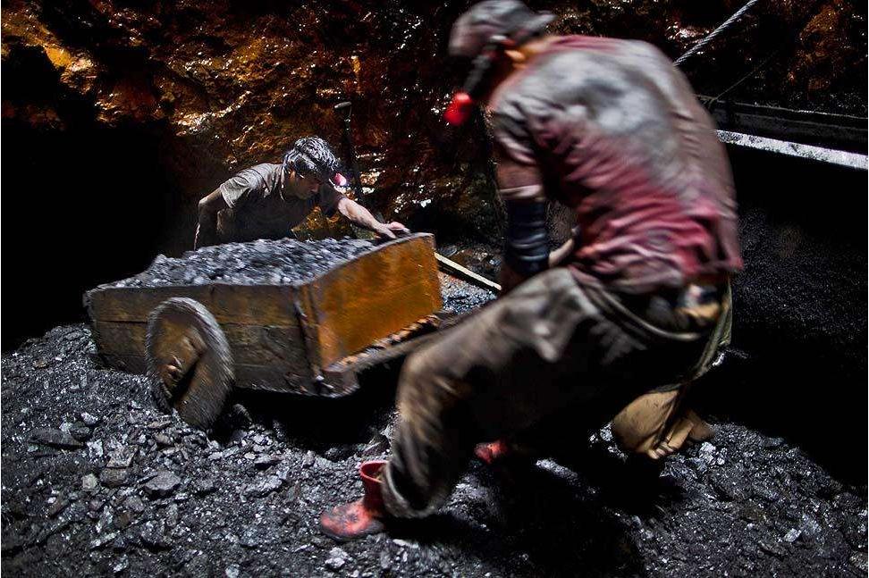煤黑——矿工职业安全的隐形杀手
