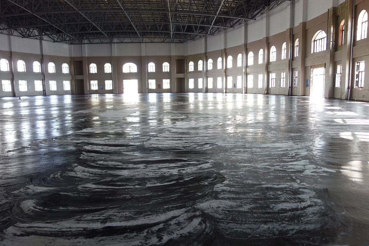 车间地面油污怎么快速清洗干净？工人都用这个方法！