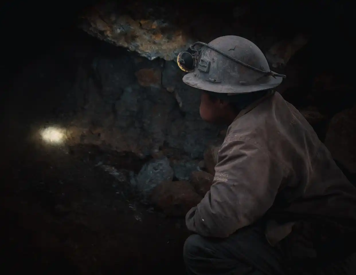 煤矿工人井下作业后如何去除眼圈煤黑？