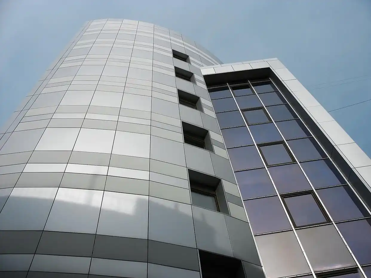 铝塑板外墙可以用普通清洁剂洗吗？