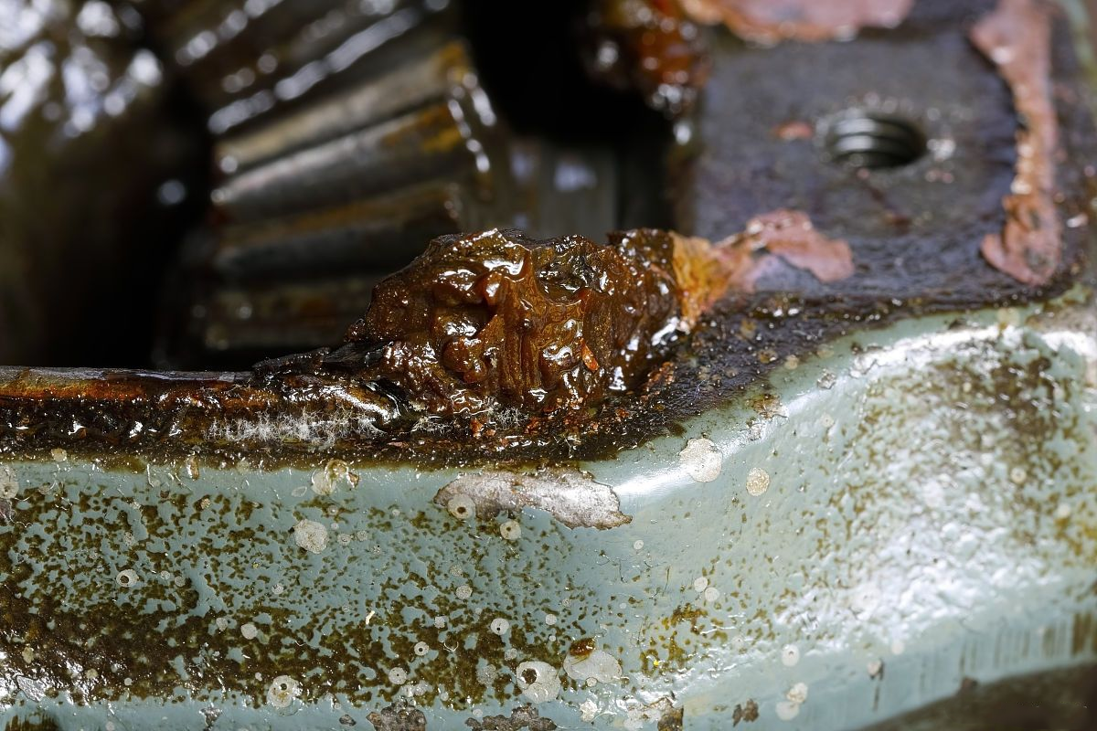 机械设备“黄袍”油污难清理？这些方法让清洁效率大幅提升！