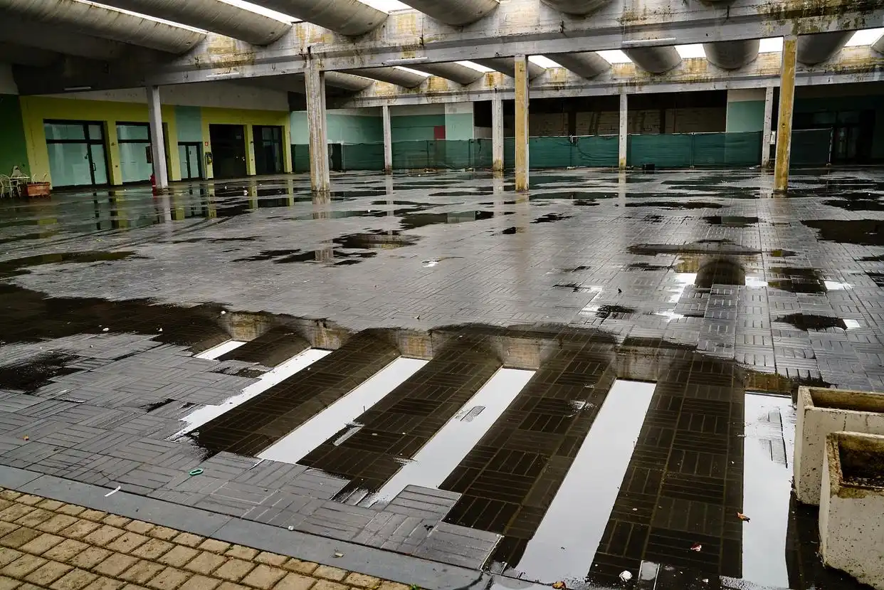 工业地面顽固油渍如何轻松瓦解？